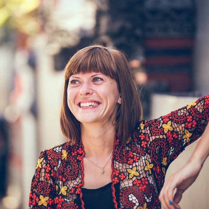 eine lachende Frau