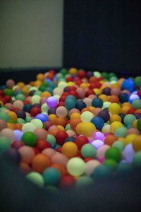 bunte Bälle um Sehbeeinträchtigten zu helfen