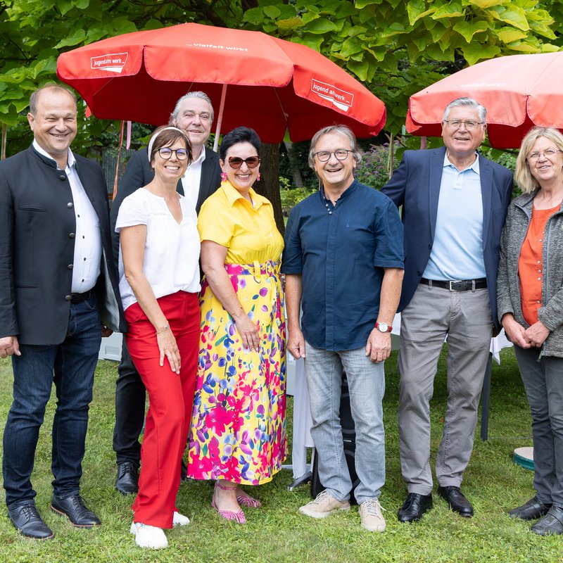 Gruppenfoto Tag der offenen Tür im Klimaschutzgarten